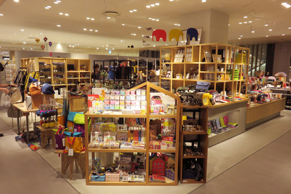 Shop info | Das,bitte!byNeue 梅田店