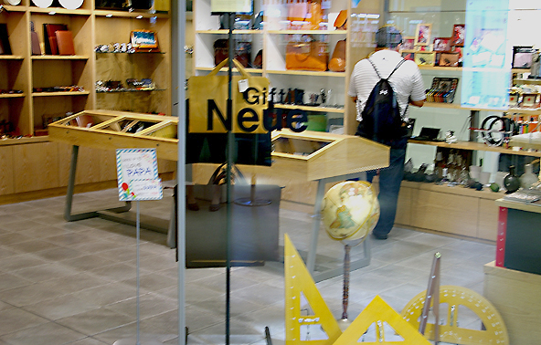 Shop info | Neue Giftik 大阪店